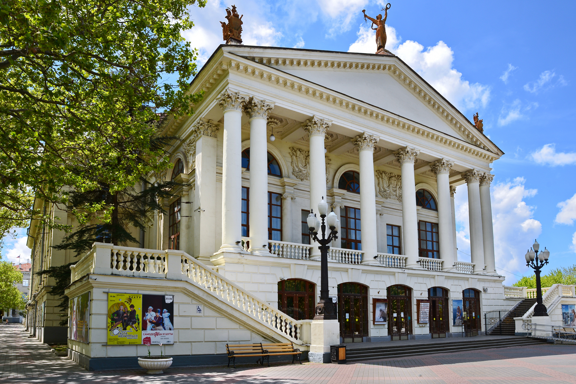 театр луначарского в севастополе