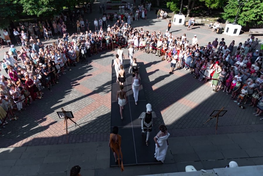 Новости севастополя юго восток. 1000 Человек на фото. События Севастополя сегодня последние свежие. Севастополь лето 2023. Люди разных народов фото.